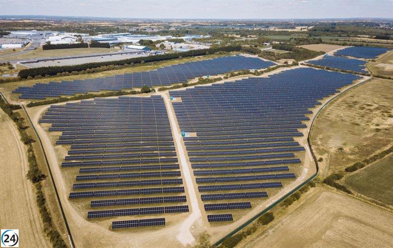 Jaguar Land Rover lanza parque solar para abastecer su energía en el Reino Unido.