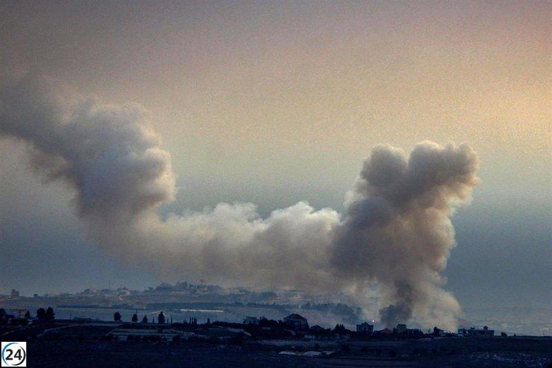 Israel ataca instalaciones de Hezbolá en el sur de Líbano.