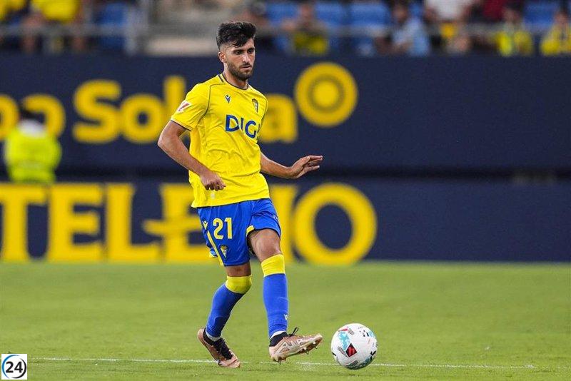 Valladolid, Cádiz y Deportivo de La Coruña desafían al líder Racing de Santander.