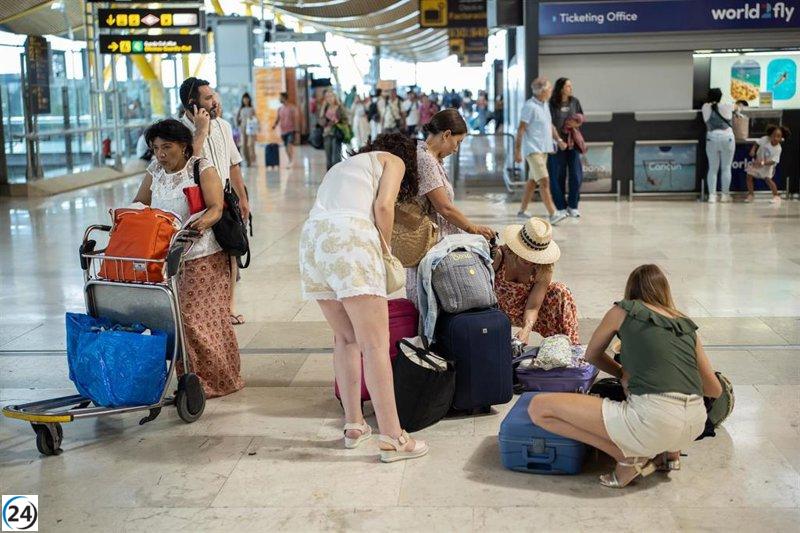 Aena informa que los controles en Barajas vuelven a la normalidad mientras Trablisa alerta sobre una huelga de celo.