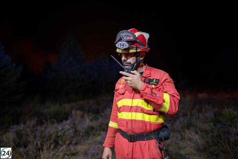 El PSOE sugiere un homenaje en el Congreso a la UME por su combate contra incendios forestales.
