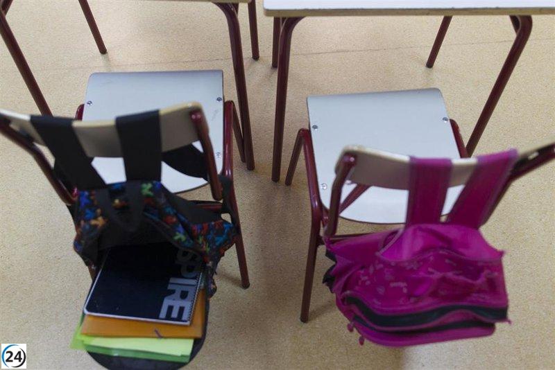 Vox demanda la eliminación urgente de libros escolares con sesgos ideológicos.