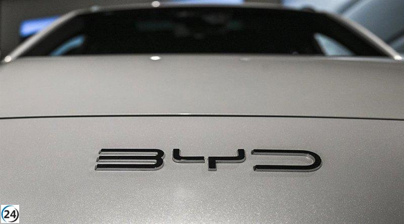 Acciones de BYD se desploman un 3% tras la venta total de Warren Buffet en la empresa.