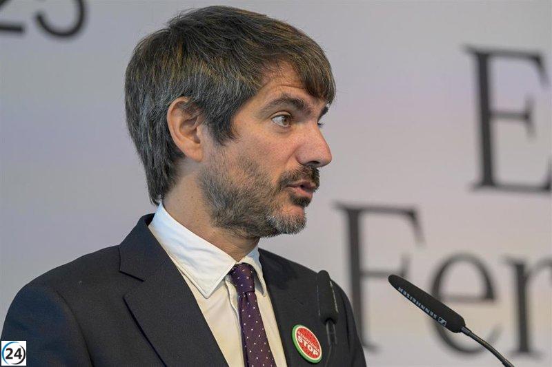 Urtasun sostiene que la normativa sobre el embargo de armas a Israel es casi inflexible.