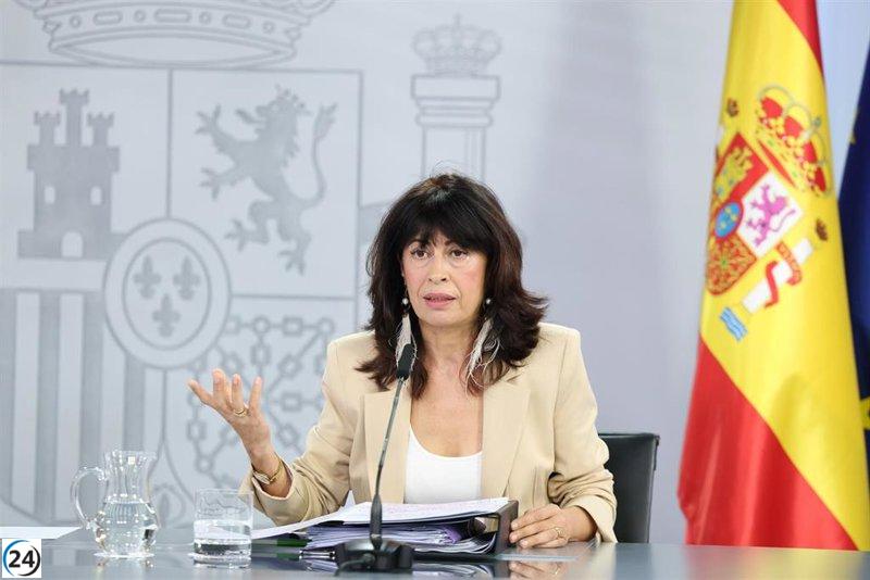 Redondo defiende a la Fiscalía frente a críticas por errores en pulseras de control.