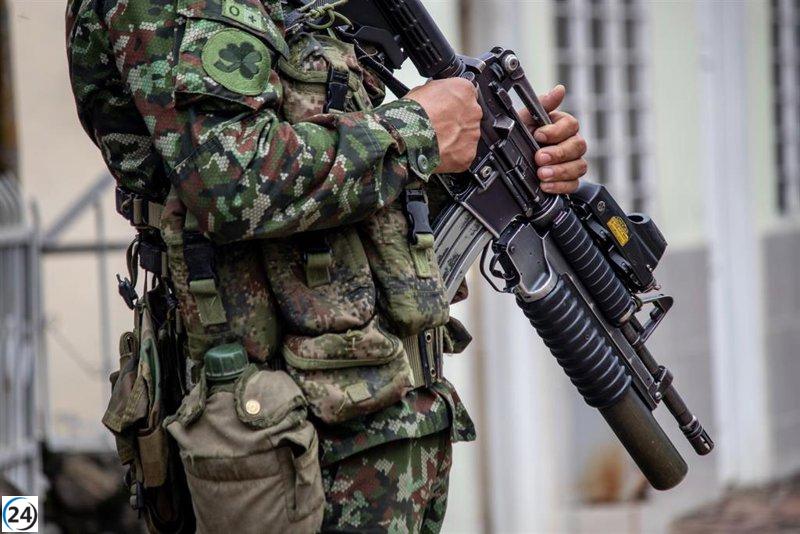 Ataque en base militar colombiana deja un soldado fallecido y seis heridos.