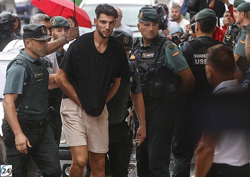 Futbolista Rafa Mir enfrenta cargos por agresión sexual a una joven en Valencia.