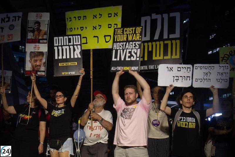 Familias de rehenes aplauden pacto con Hamás y exigen pronta aprobación a Netanyahu.