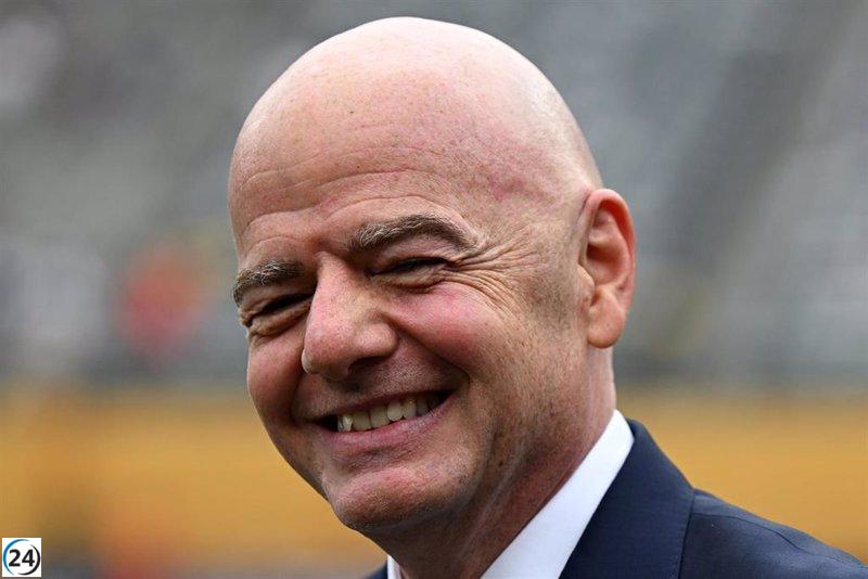Infantino advierte sobre el peligro de disputar ligas nacionales fuera del país.