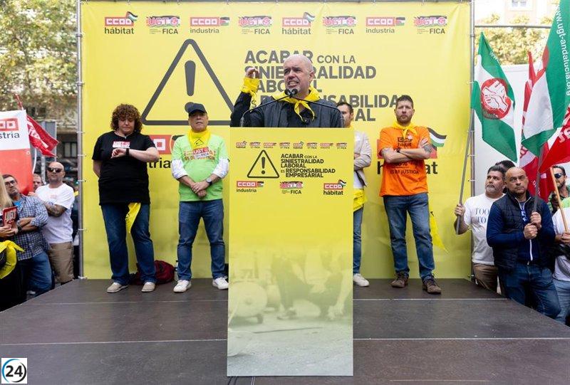 Protesta multitudinaria frente a la CEOE pide seguridad laboral: 