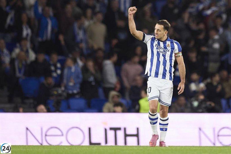 Oyarzabal brilla con dos goles y avergüenza al Sevilla.