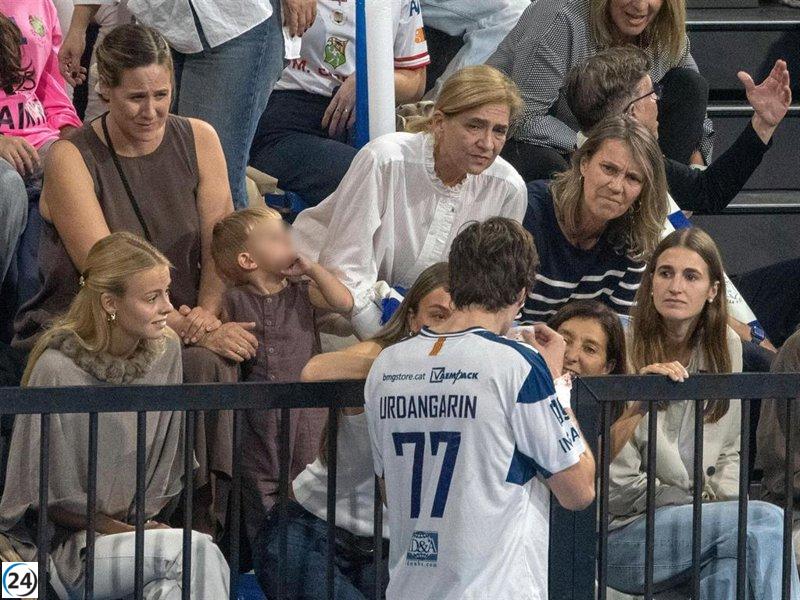 Pablo Urdangarin se lesiona en el labio, mientras la Infanta Cristina muestra cercanía con Johanna Zott.