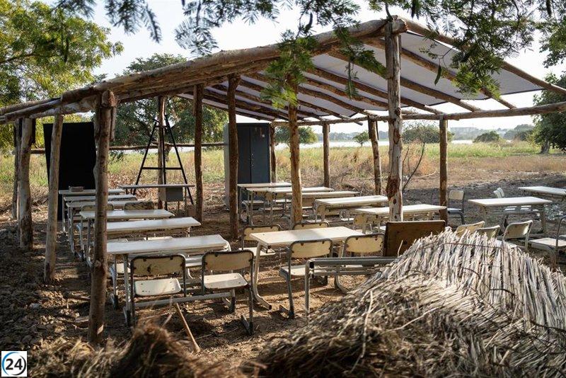 Malí cierra escuelas por dos semanas debido a escasez de combustible tras bloqueos de Al Qaeda en el Sahel.