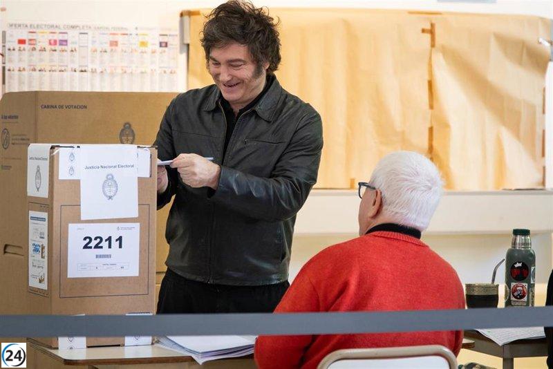 Milei logra un triunfo en las elecciones legislativas, fortaleciendo su presencia en el Congreso argentino.