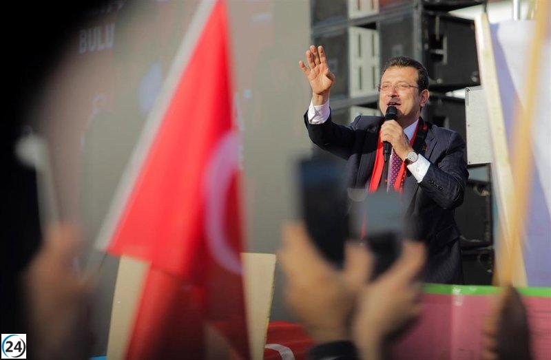 Turquía ordena arresto del alcalde de Estambul por presunto espionaje.