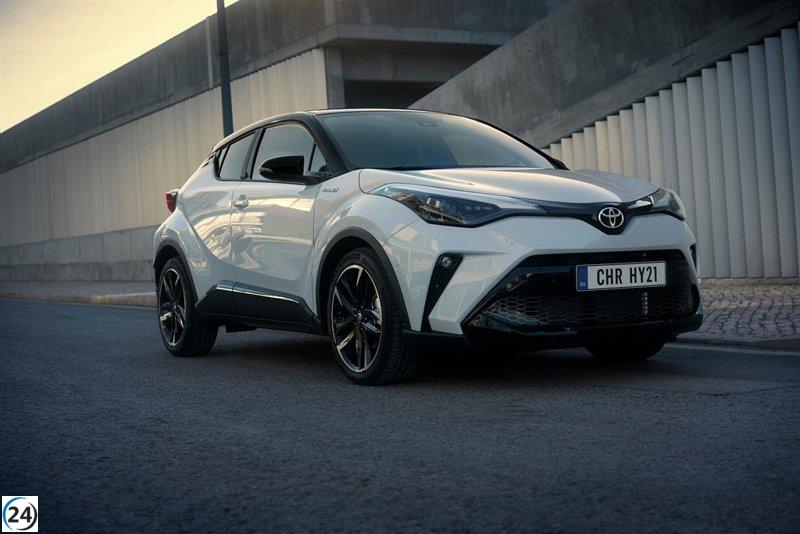 Toyota se consolida como la preferida en España en octubre, mientras el Dacia Sandero lidera las ventas automovilísticas.