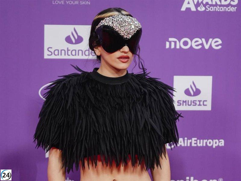 Rosalía impacta en Los 40 Music Awards con un atrevido atuendo.
