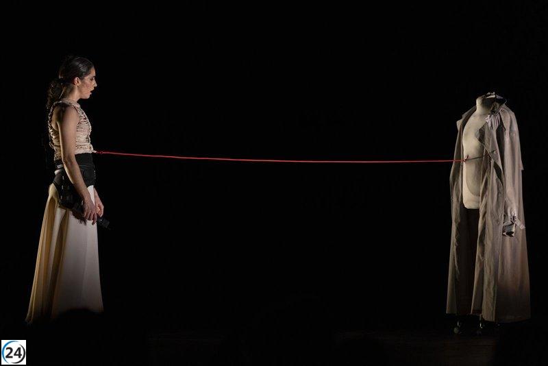 Sara Jiménez presenta en Matadero su espectáculo 'Ave de Plata': una reflexión danzada sobre la vida y la muerte.