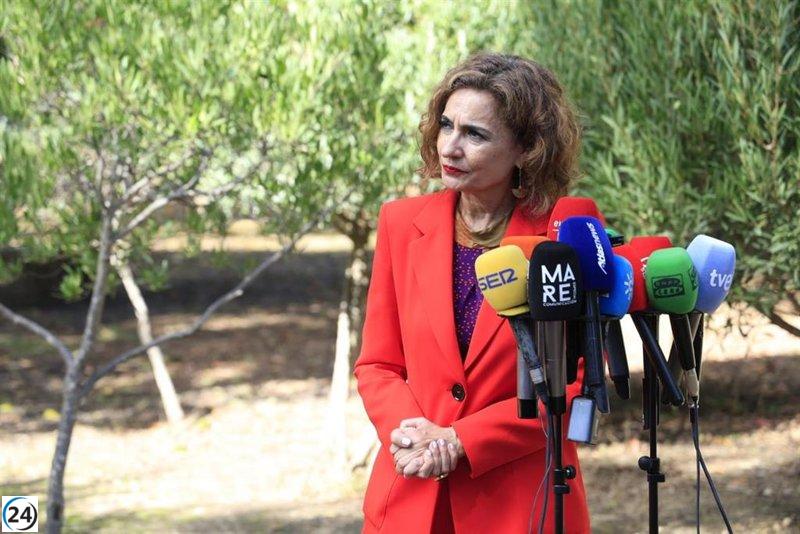 Montero ofrece diálogo a Junts y reclama elecciones en Valencia, rechazando un pacto entre PP y Vox.