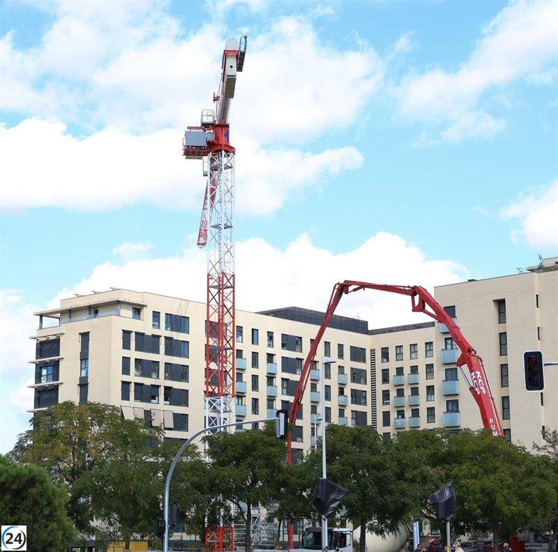 Escasez de vivienda asequible frena ventas, pero BBVA Research prevé un aumento del 7% en precios para 2026.