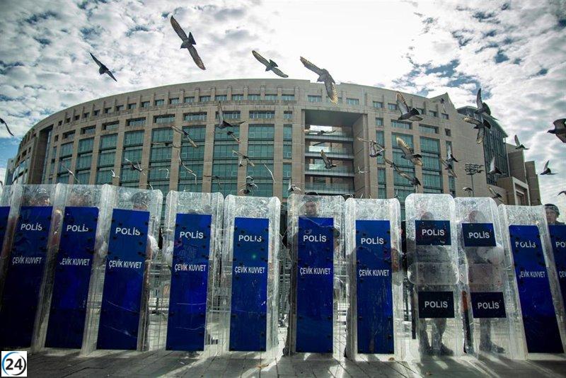 Fiscalía solicita 2.000 años de cárcel para Ekrem Imamoglu, exalcalde de Estambul y opositor a Erdogan.