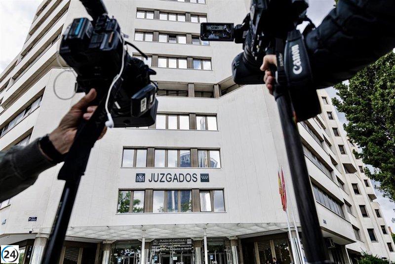 El juez Peinado excluye a Manos Limpias del 'caso Begoña Gómez' por impago de tarifas de acusación.