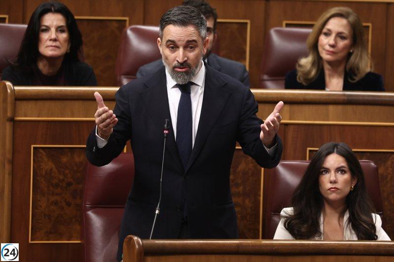 Abascal critica a Sánchez por un legado de corrupción y fracaso, mientras el presidente lo tilda de seguidor de Trump.