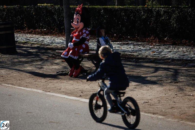 Subsidio de hasta 200 euros por niño podría disminuir la pobreza infantil entre un 6% y un 27%, afirman organizaciones de la infancia.
