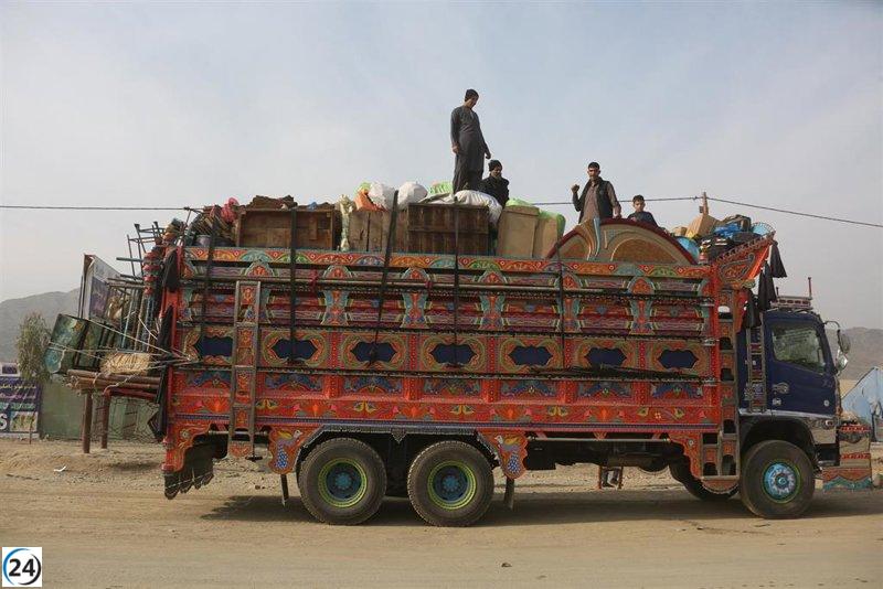 Irán y Pakistán expulsan a cerca de tres millones de refugiados afganos en 2025.