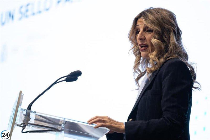 Yolanda Díaz denuncia a EE. UU. por violar la ONU y critica su intervención en Venezuela.