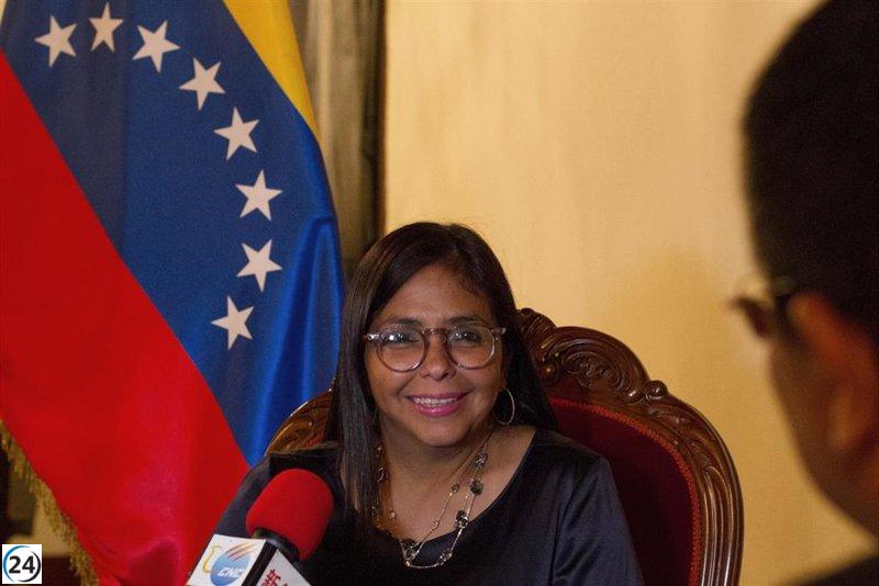 Delcy Rodríguez elogia a Sánchez por su firme condena a la agresión contra Venezuela.