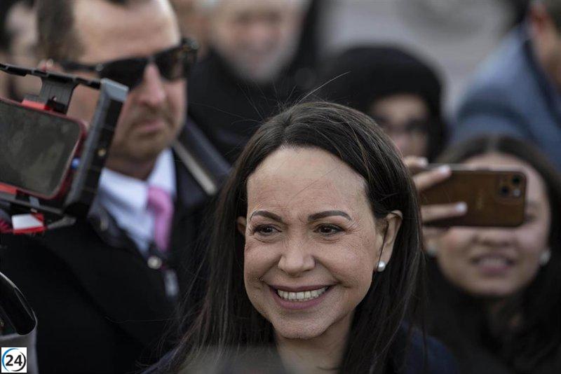 Trump declara haber sido galardonado con el Nobel de la Paz por María Corina Machado.