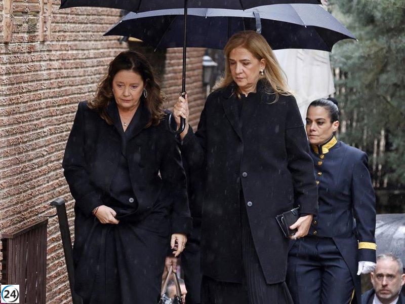 Doña Elena y Doña Cristina acompañan a la Reina Sofía en el homenaje a Irene de Grecia.