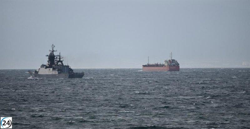 Buques españoles supervisan la presencia de tres embarcaciones rusas en aguas nacionales.