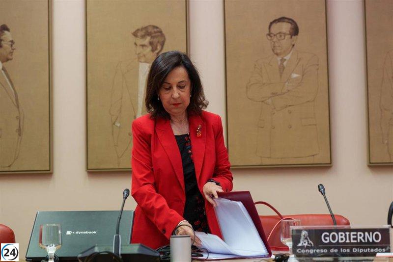 Robles presenta en el Congreso la propuesta de enviar tropas españolas a Ucrania y Groenlandia.