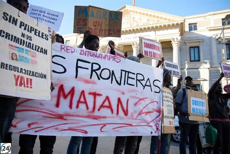 Gobierno impulsa decreto de regularización migratoria tras acuerdo con Podemos.