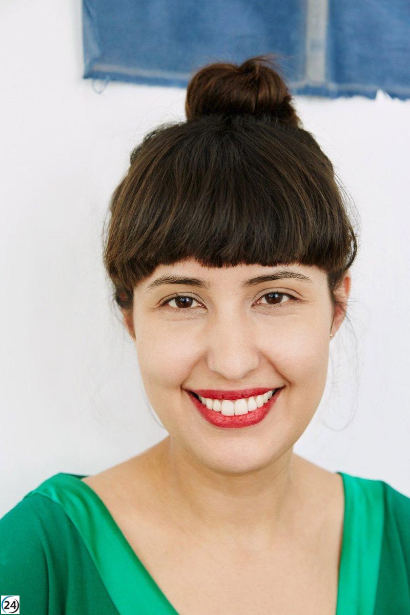 Claudia de la Torre recibe el Premio Ankaria por su obra 'The Waves'