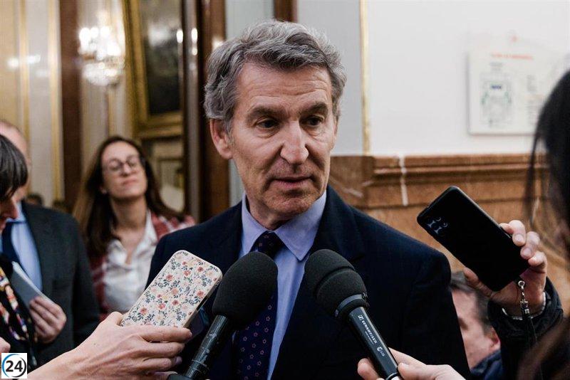 Feijóo aboga por el regreso del Rey emérito para sanar divisiones en España.