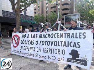 Centenares de personas se manifiestan en Zaragoza por las renovables sin macroproyectos ni especulación.