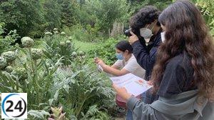 El Jardín Botánico destaca logros de trabajadores en exposición.