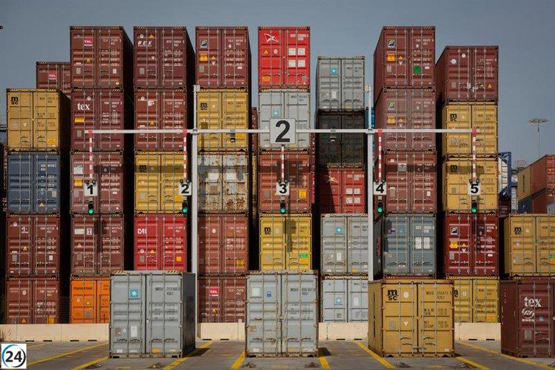 Exportaciones récord y caída del déficit comercial en más de un 40% hasta febrero.