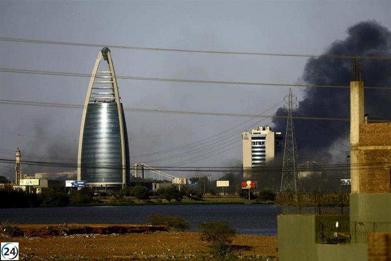 Estados Unidos evacua personal de embajada en Sudán con ayuda de las milicias RSF.