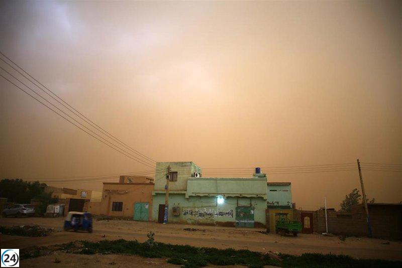 Sudaneses huyen de Jartum con evacuaciones internacionales.