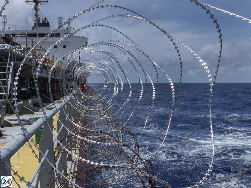 Buque en el golfo de Adén atacado con armas de fuego.
