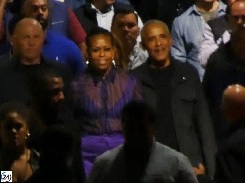 Michelle Obama viste transparencias y triunfa en su noche en Barcelona.