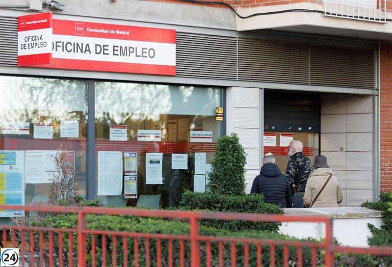 Descenso del paro en abril gracias al sector servicios, alcanzando niveles mínimos desde 2008.