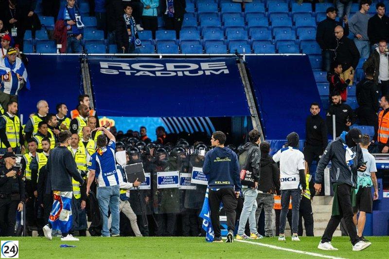 LaLiga denuncia invasión de campo tras Espanyol-Barça.