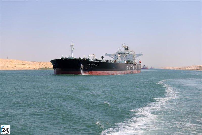 Logran reflotar con éxito un carguero atrapado en el Canal de Suez.