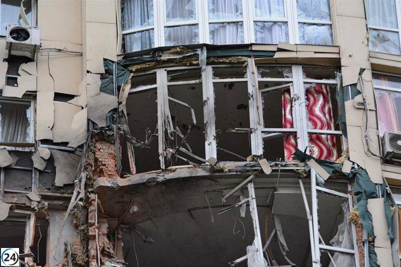Ataques rusos dejan un muerto y cuatro heridos en la capital de Ucrania.