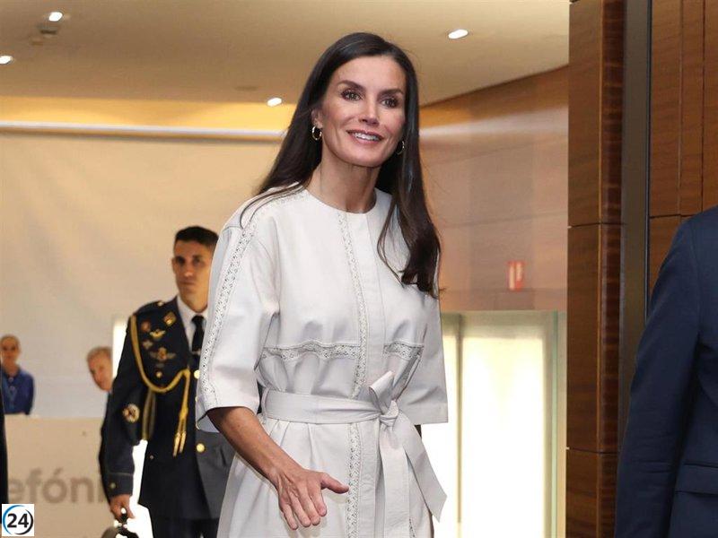 La Reina Letizia triunfa con un vestido blanco único rescatado.